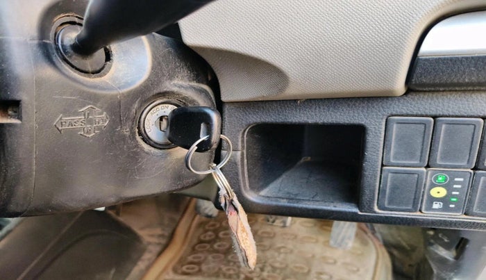 2013 Maruti Wagon R 1.0 LXI CNG, CNG, Manual, 1,19,831 km, interior