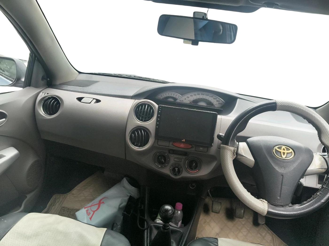 2011 Toyota Etios V, Petrol, Manual, 1,44,100 km, interior