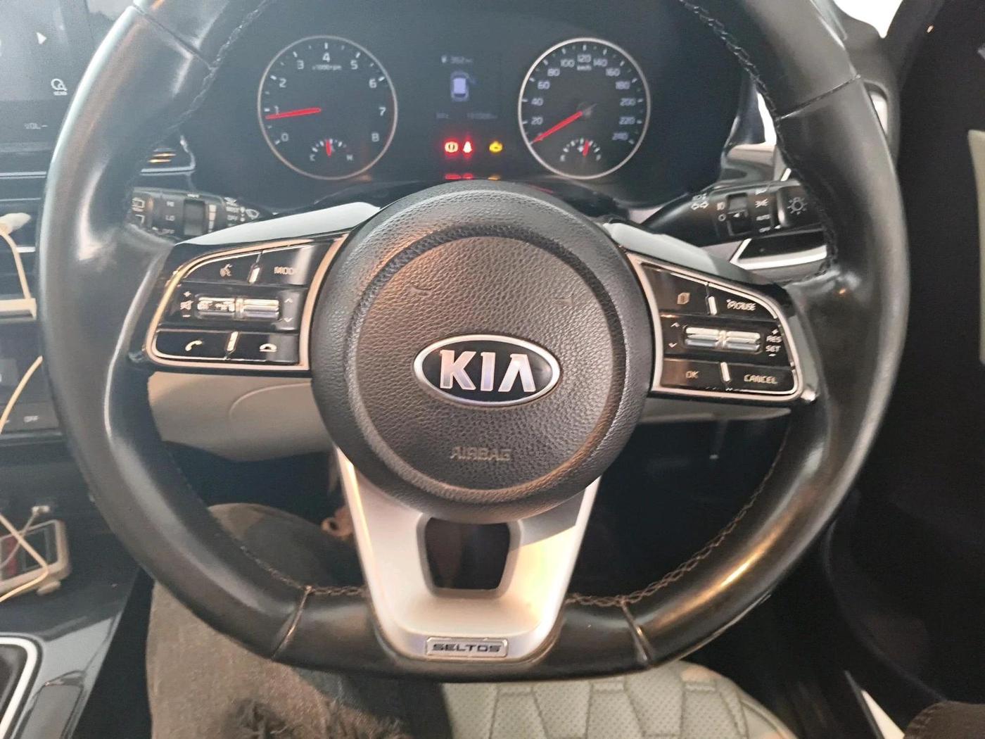 2020 KIA SELTOS HTX 1.5 PETROL, Petrol, Manual, 1,31,070 km, interior
