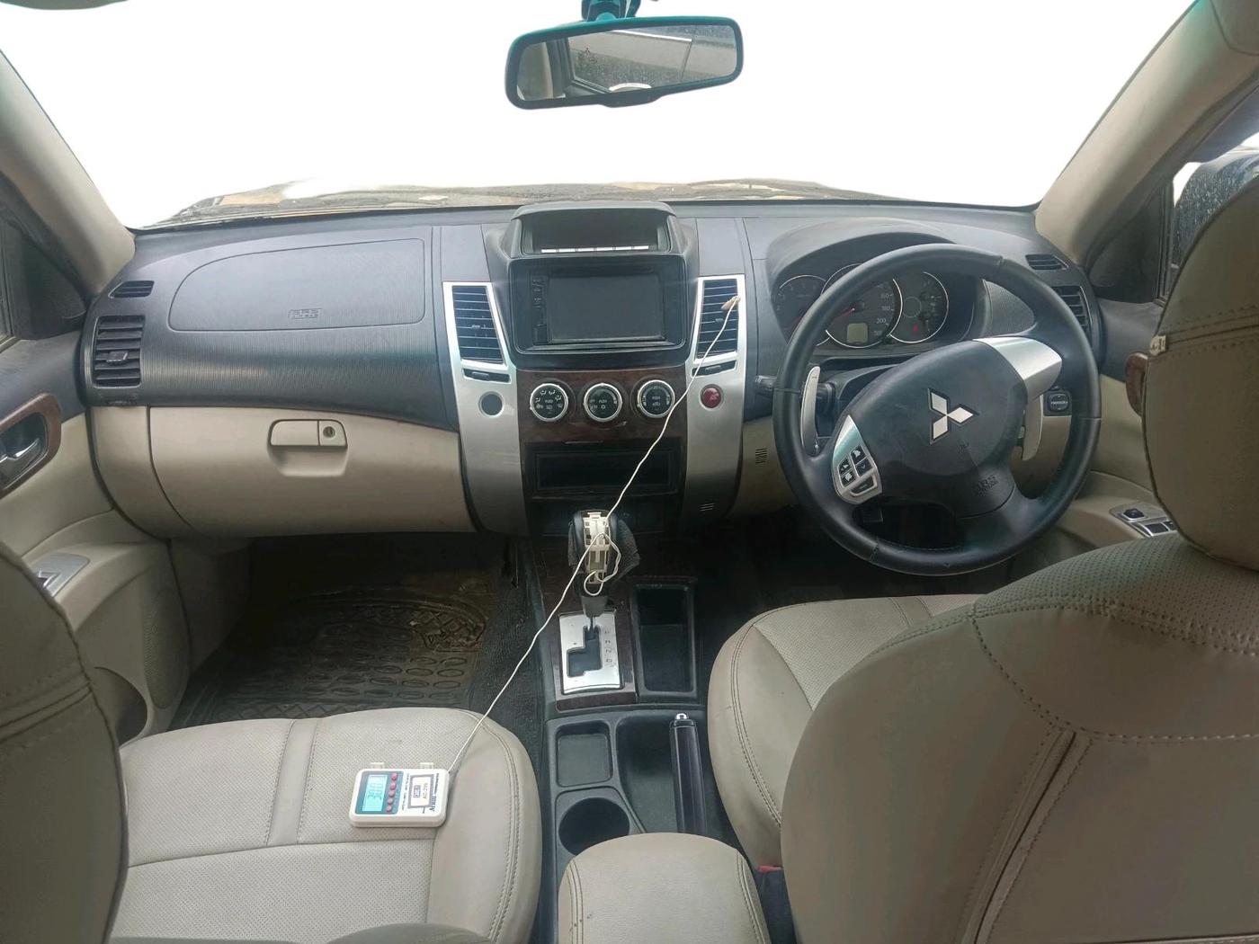 2016 Mitsubishi Pajero Sport 2.5 AT 4X2, Diesel, Automatic, 1,10,107 km, interior