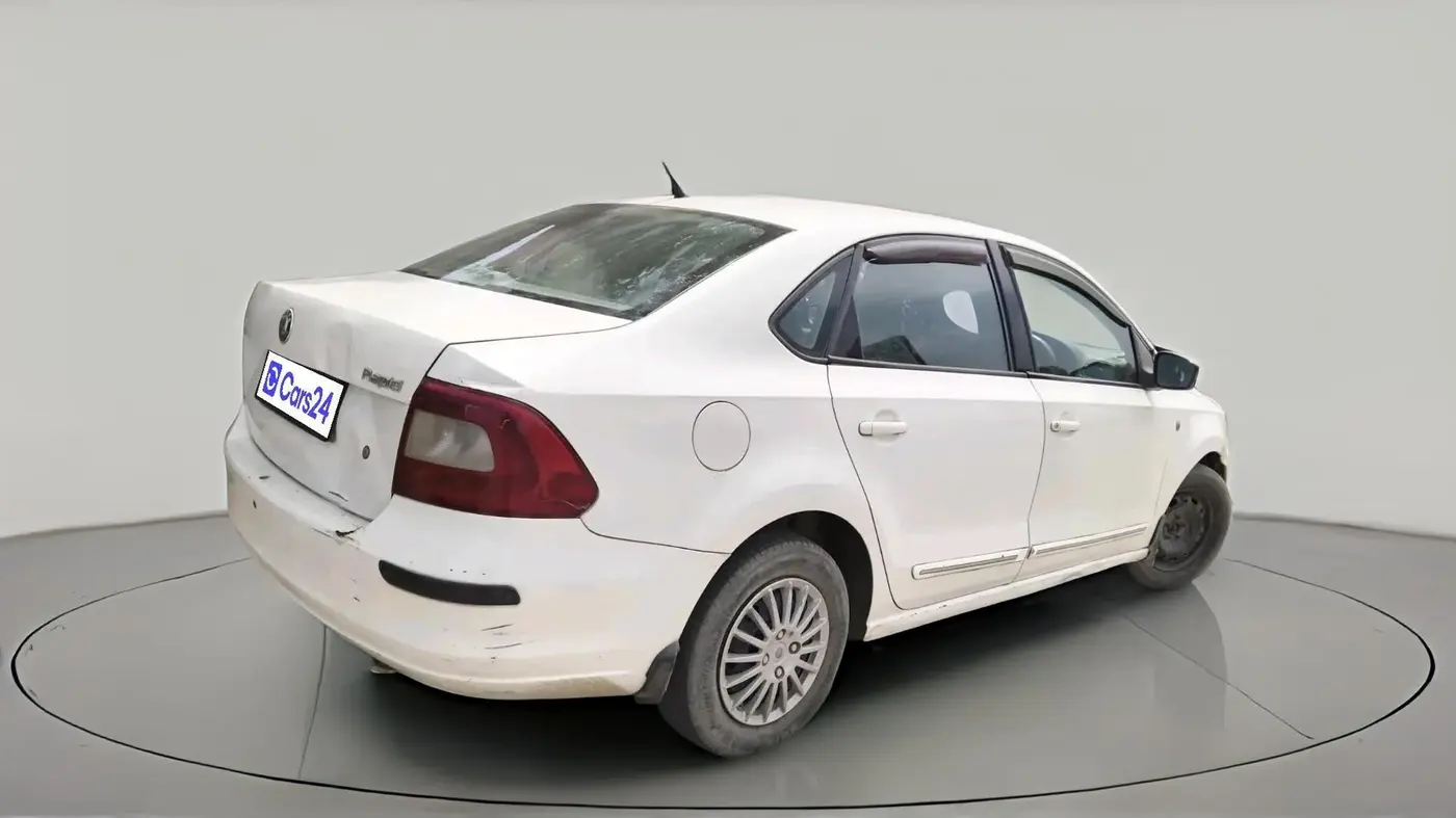2012 Skoda Rapid AMBITION 1.6 MPI MT PLUS, CNG, Manual, 3,00,975 km, exterior