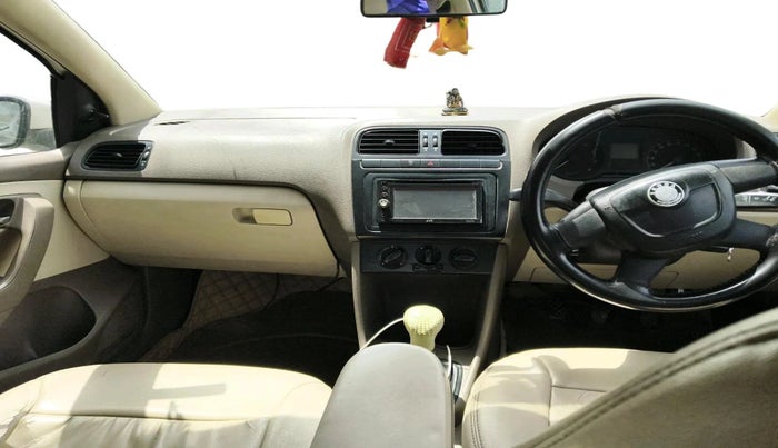 2012 Skoda Rapid AMBITION 1.6 MPI MT PLUS, CNG, Manual, 3,00,975 km, interior