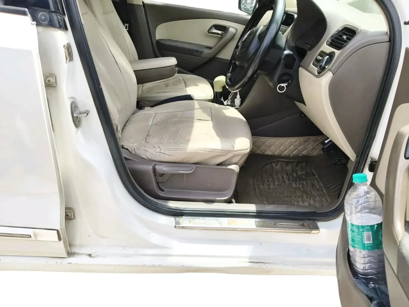 2012 Skoda Rapid AMBITION 1.6 MPI MT PLUS, CNG, Manual, 3,00,975 km, interior