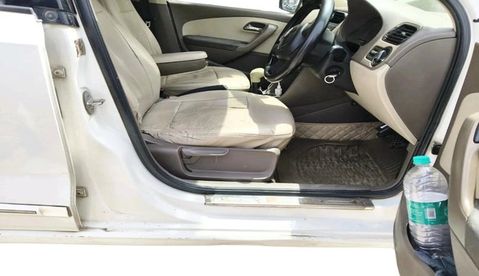 2012 Skoda Rapid AMBITION 1.6 MPI MT PLUS, CNG, Manual, 3,00,975 km, interior