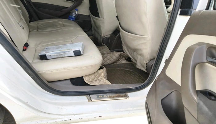 2012 Skoda Rapid AMBITION 1.6 MPI MT PLUS, CNG, Manual, 3,00,975 km, interior