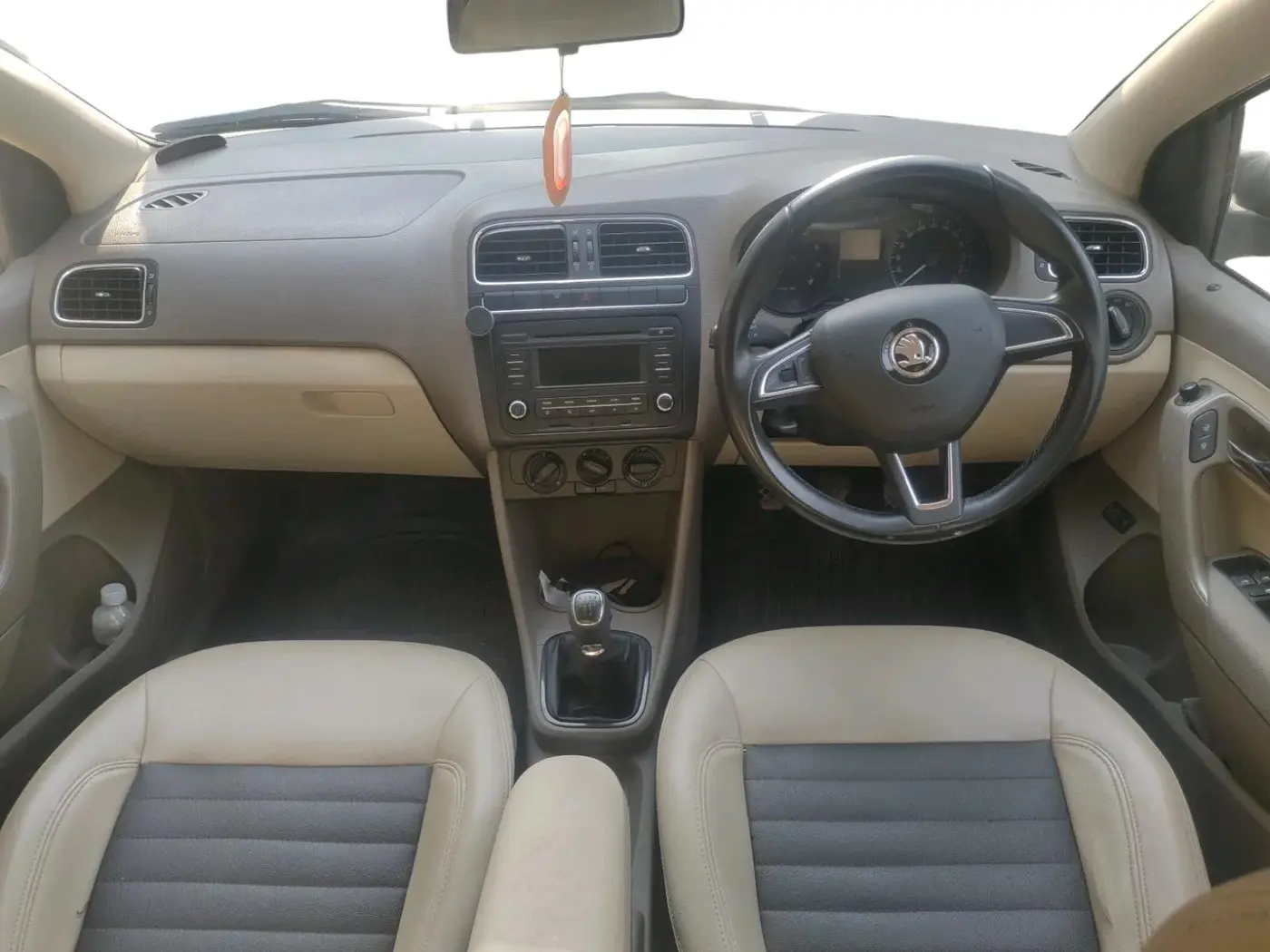 2014 Skoda Rapid AMBITION 1.6 MPI MT PLUS, Petrol, Manual, 46,253 km, interior