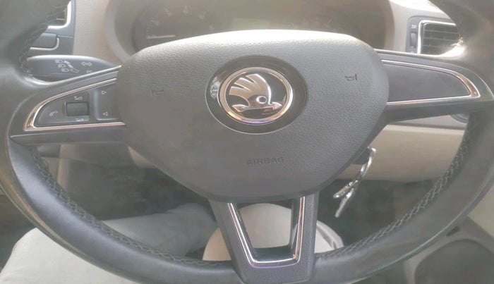 2014 Skoda Rapid AMBITION 1.6 MPI MT PLUS, Petrol, Manual, 44,557 km, interior