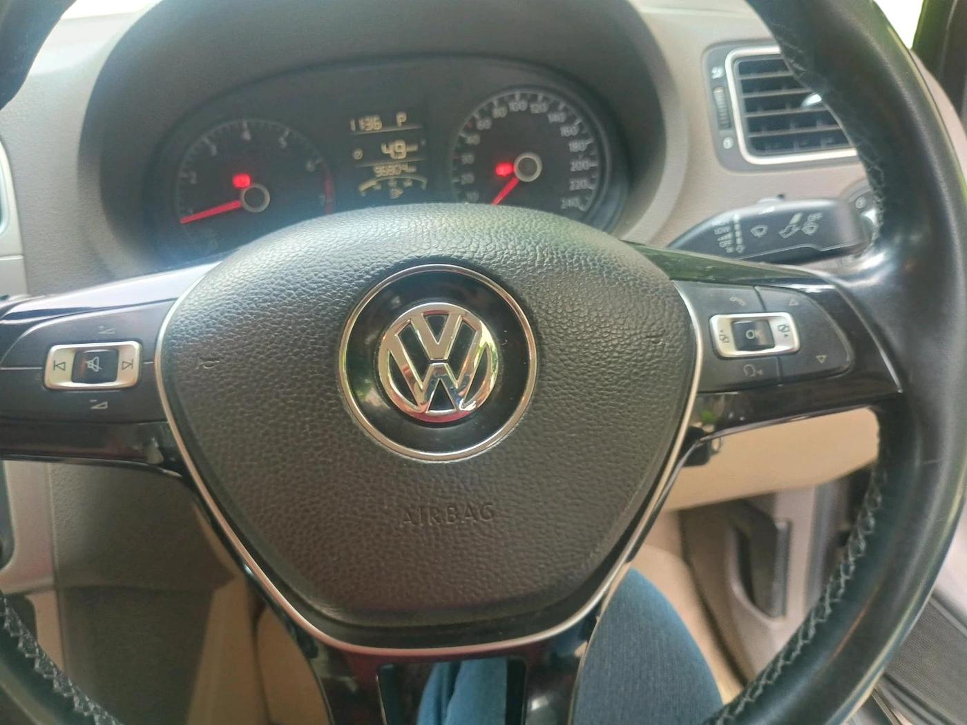 2016 Volkswagen Vento HIGHLINE PETROL AT, Petrol, Automatic, 96,804 km, interior