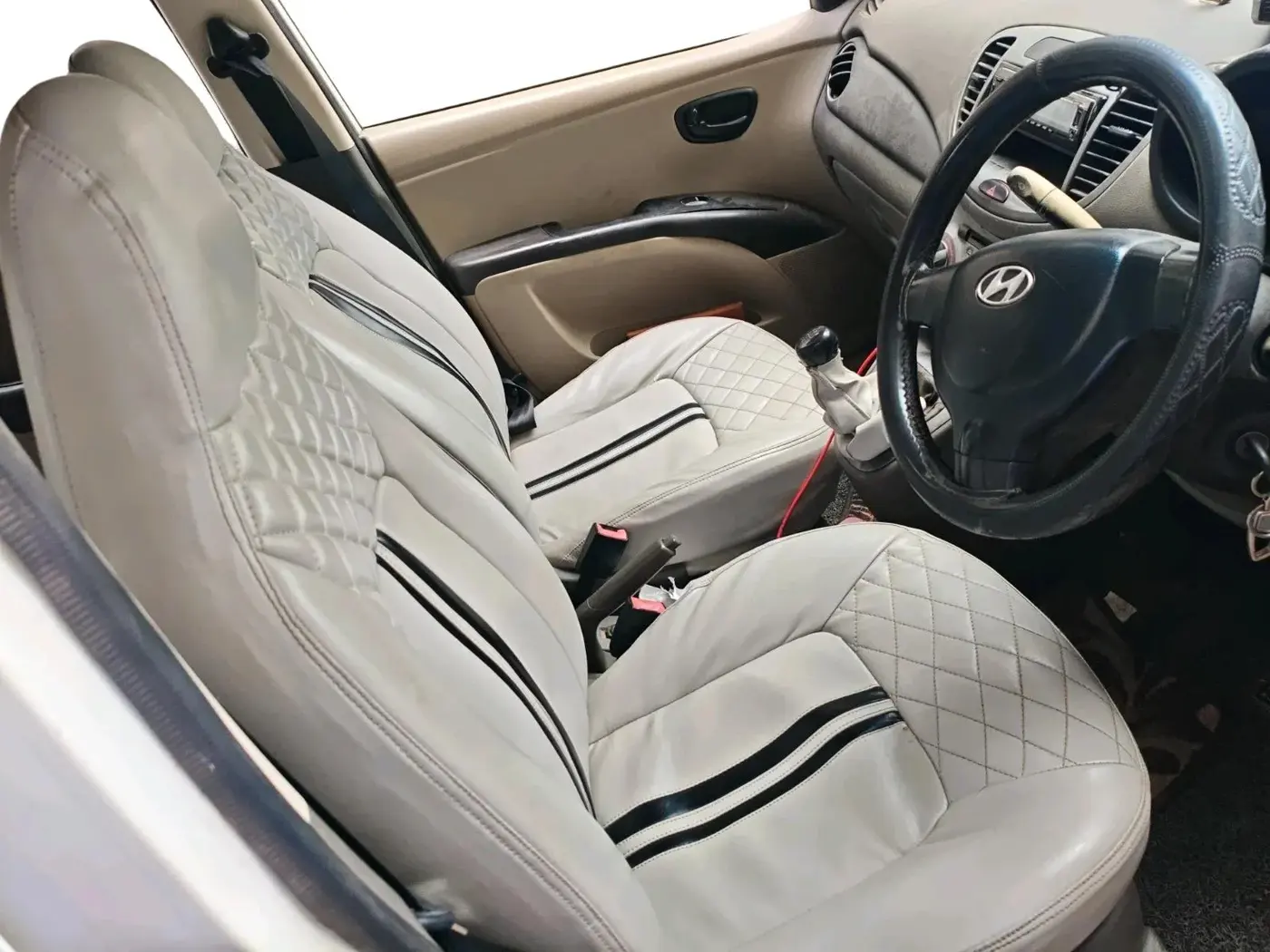 2011 Hyundai i10 MAGNA 1.1, CNG, Manual, 1,11,851 km, interior