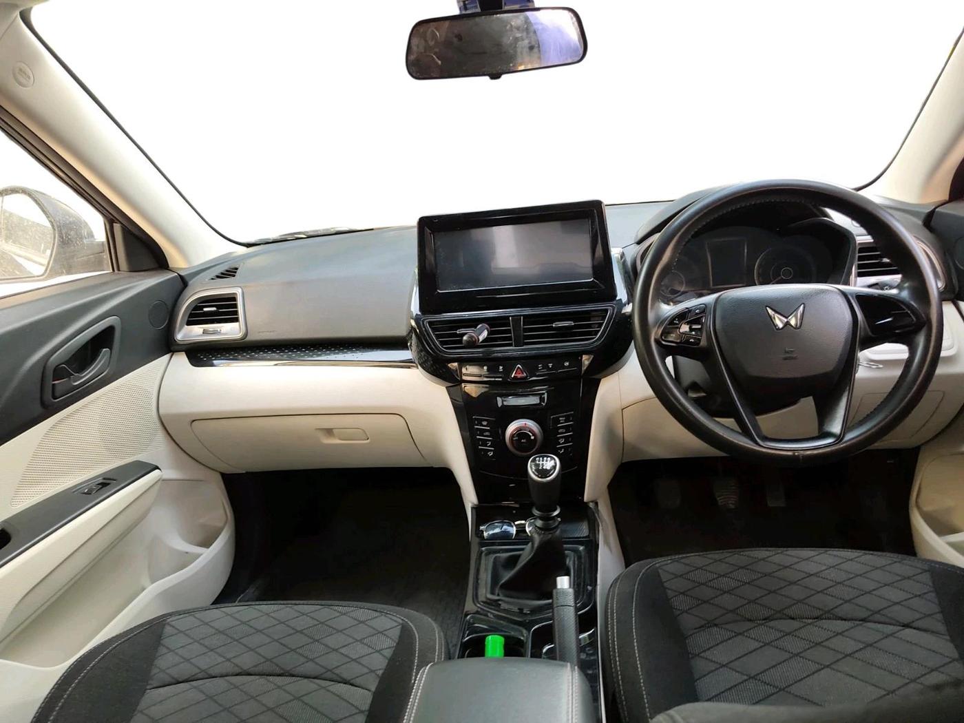 2025 Mahindra XUV 3XO MX2 1.5 Turbo Diesel, Diesel, Manual, 42,683 km, interior