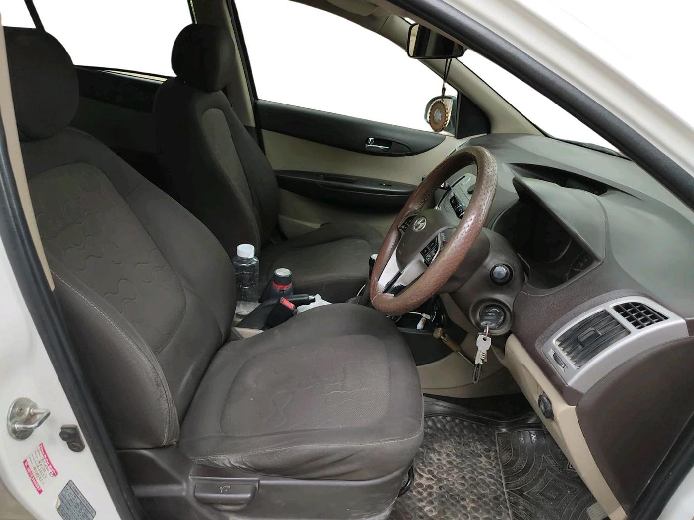 2011 Hyundai i20 SPORTZ 1.2, CNG, Manual, 1,37,663 km, interior