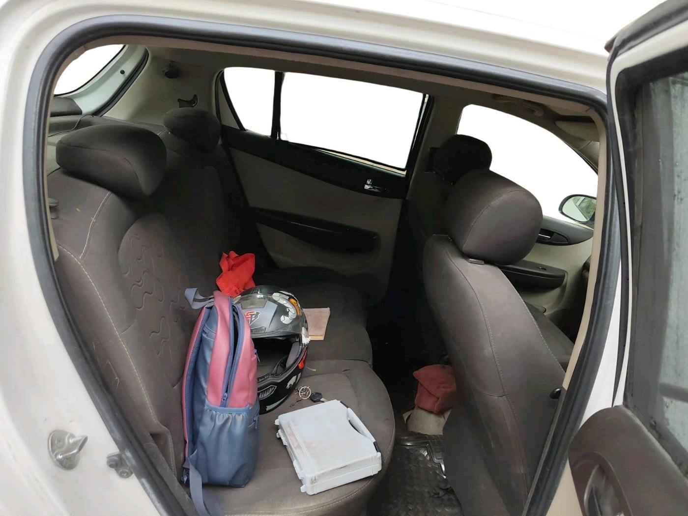 2011 Hyundai i20 SPORTZ 1.2, CNG, Manual, 1,37,663 km, interior