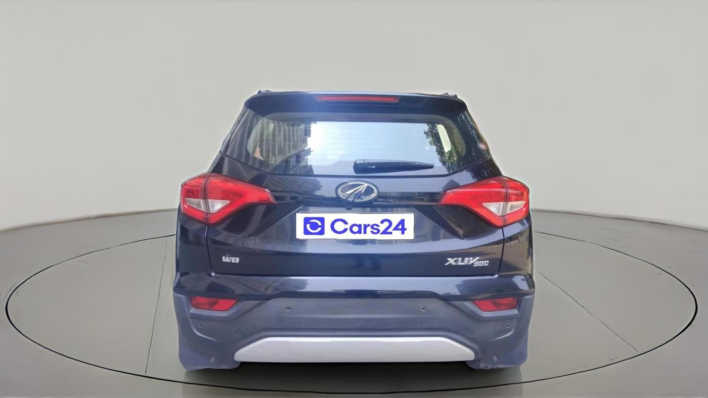 2021 Mahindra XUV300 W8 1.2 PETROL, Petrol, Manual, 61,463 km, exterior