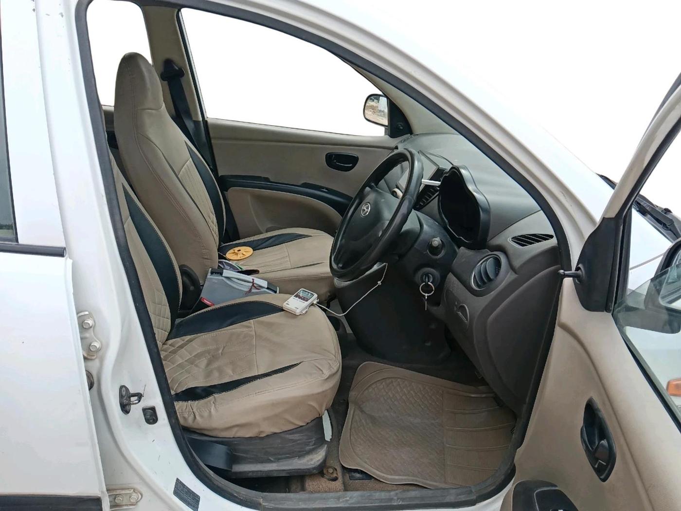 2014 Hyundai i10 ERA 1.1, Petrol, Manual, 1,29,721 km, interior