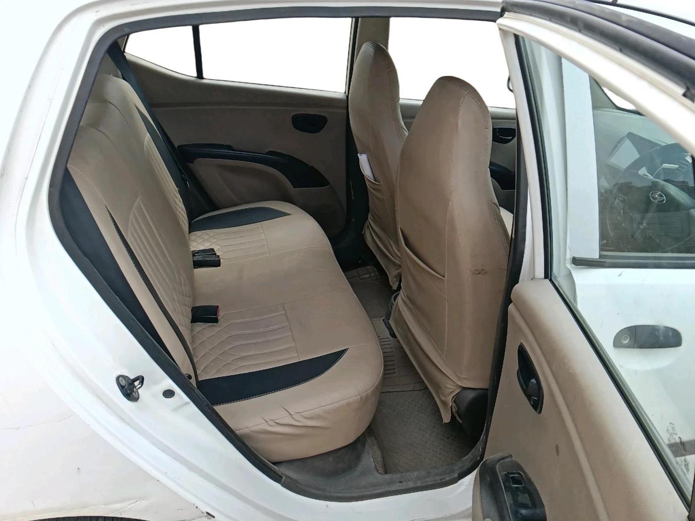 2014 Hyundai i10 ERA 1.1, Petrol, Manual, 1,29,721 km, interior