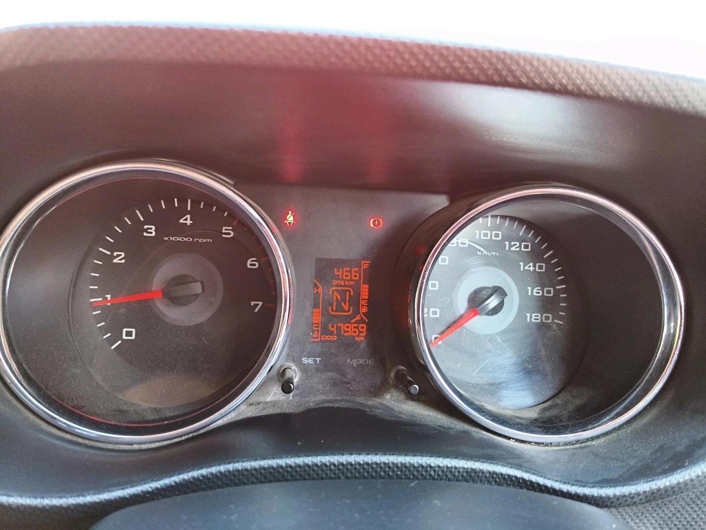 2017 Mahindra TUV300 T8, Diesel, Manual, 47,969 km, interior
