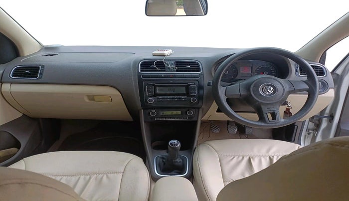 2011 Volkswagen Vento HIGHLINE 1.6 MPI, Petrol, Manual, 56,657 km, interior