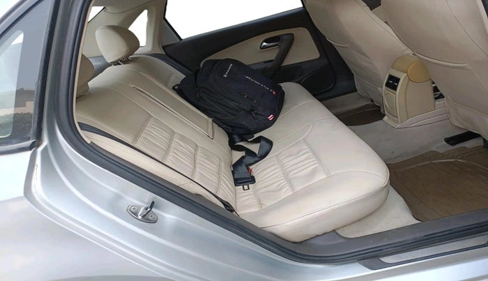 2011 Volkswagen Vento HIGHLINE 1.6 MPI, Petrol, Manual, 56,657 km, interior