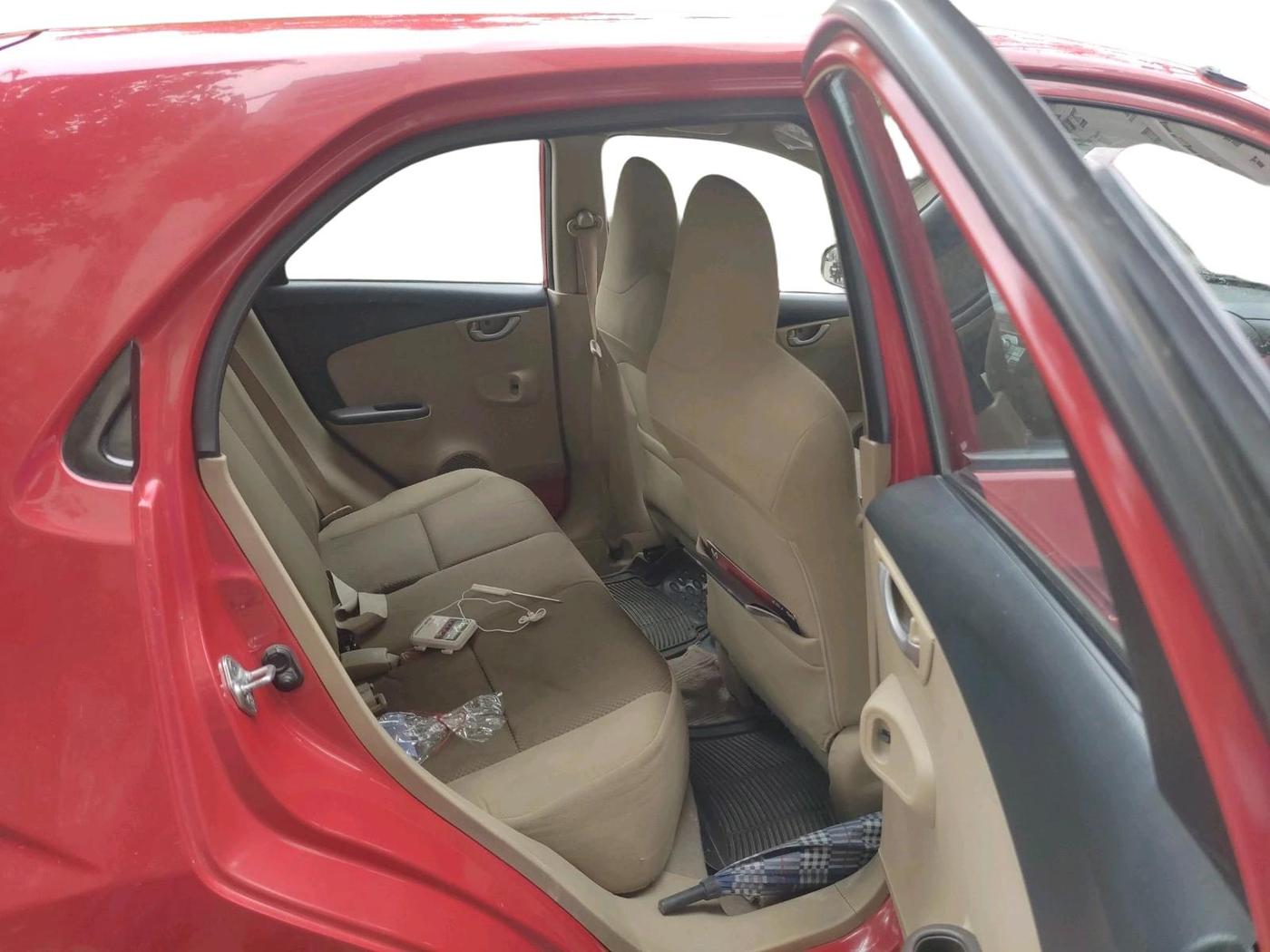 2013 Honda Brio V MT, Petrol, Manual, 50,215 km, interior
