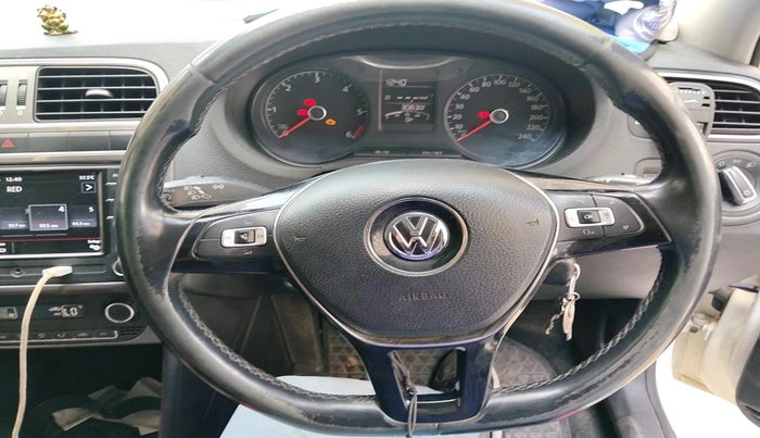 2018 Volkswagen Polo HIGHLINE1.5L, Diesel, Manual, 1,42,575 km, interior