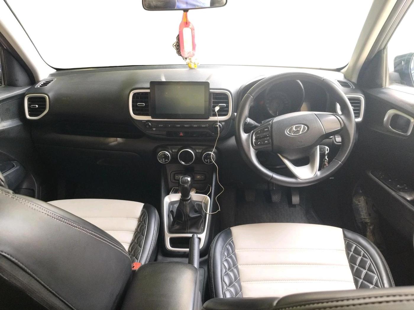 2022 Hyundai VENUE S Plus 1.2 Petrol MT, CNG, Manual, 32,755 km, interior