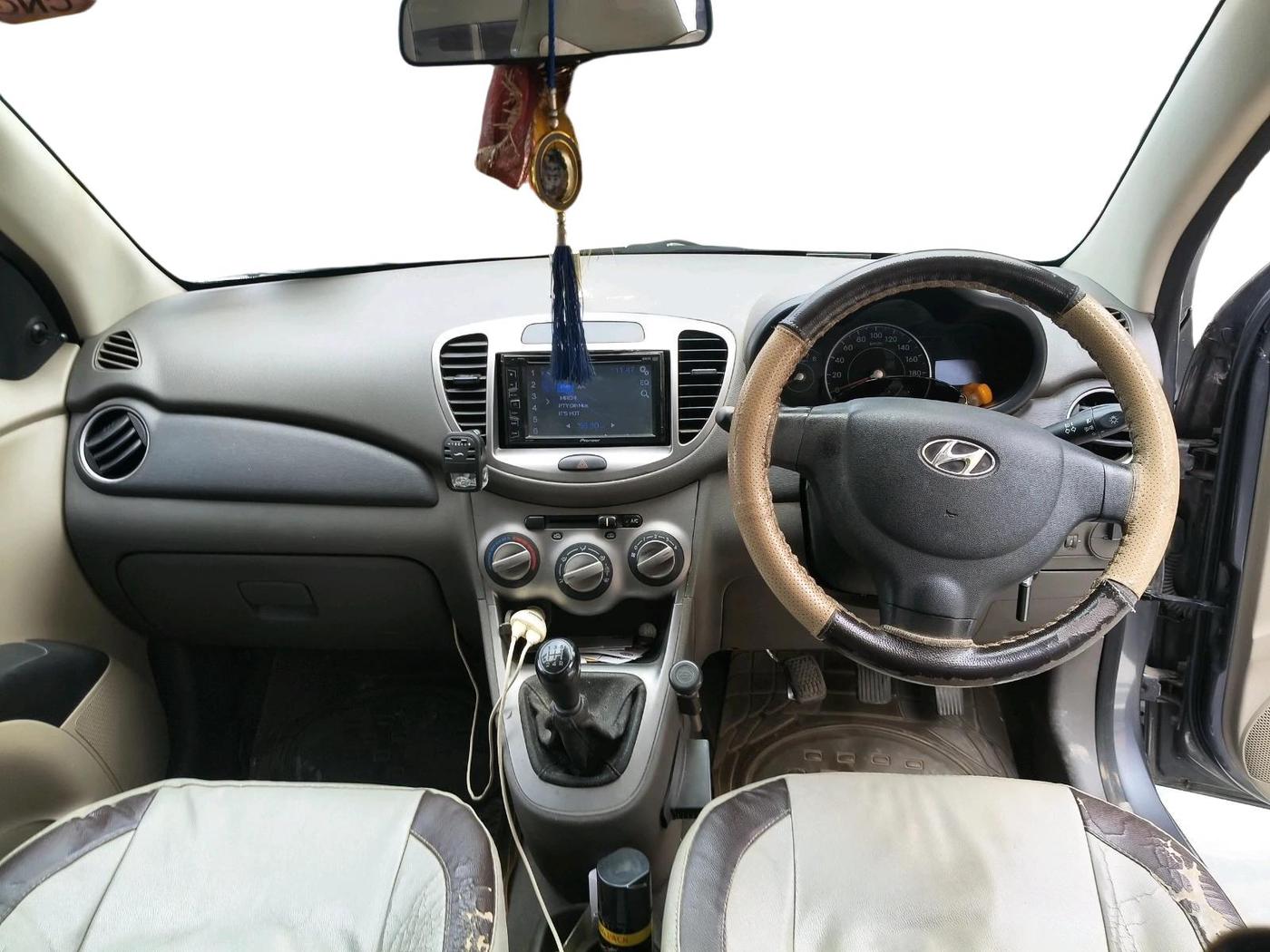2015 Hyundai i10 MAGNA 1.1, CNG, Manual, 1,29,673 km, interior