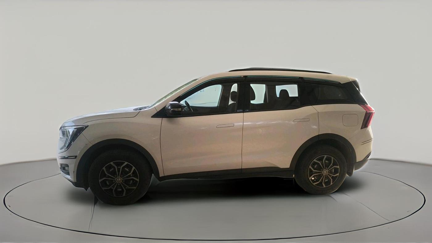 2024 Mahindra XUV700 MX P MT 5 STR, Petrol, Manual, 22,900 km, exterior