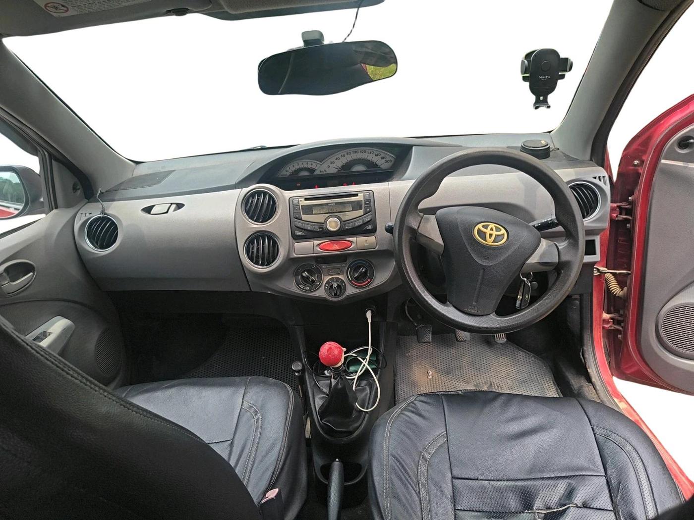 2011 Toyota Etios Liva G SP, CNG, Manual, 1,43,886 km, interior