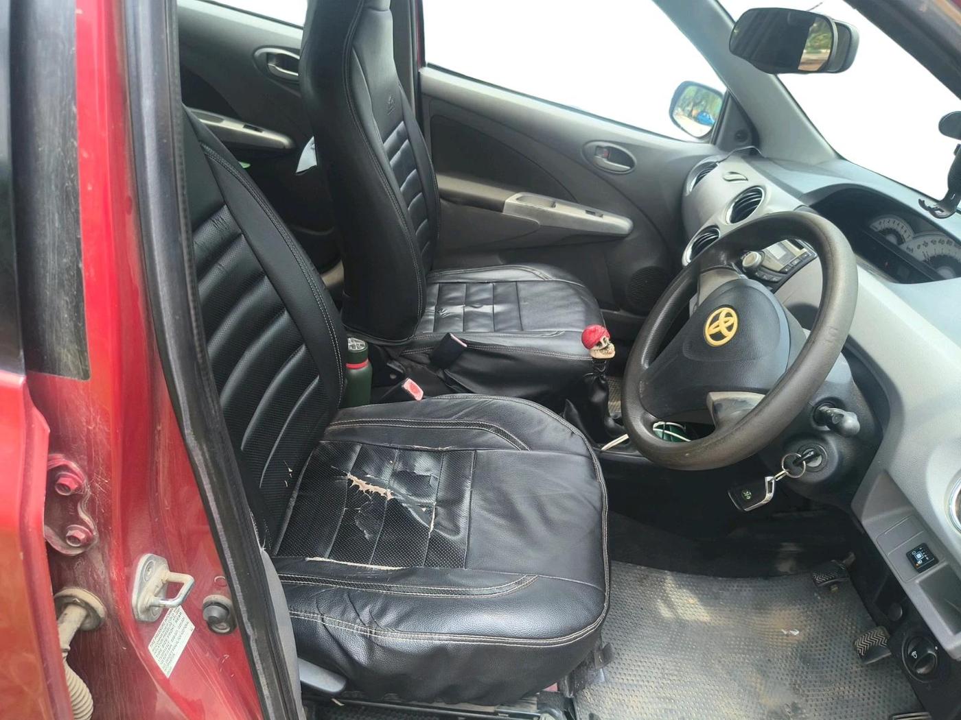2011 Toyota Etios Liva G SP, CNG, Manual, 1,43,886 km, interior