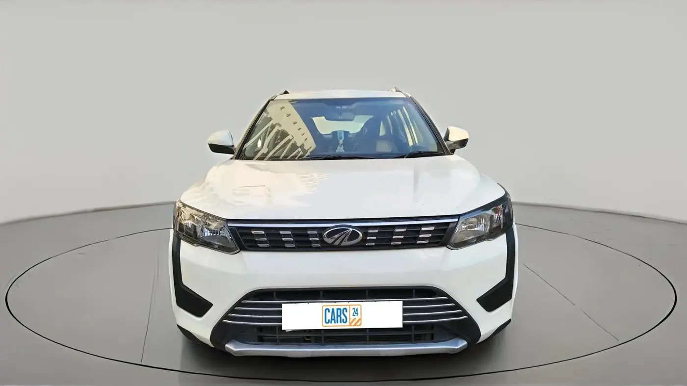 2020 Mahindra XUV300 W6 1.5 DIESEL AMT, Diesel, Automatic, 1,84,794 km, exterior