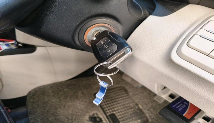 2020 Mahindra XUV300 W6 1.5 DIESEL AMT, Diesel, Automatic, 1,84,794 km, interior