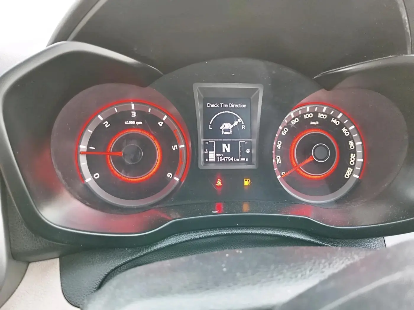 2020 Mahindra XUV300 W6 1.5 DIESEL AMT, Diesel, Automatic, 1,84,794 km, interior