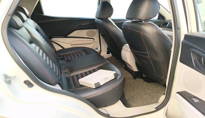 2020 Mahindra XUV300 W6 1.5 DIESEL AMT, Diesel, Automatic, 1,84,794 km, interior