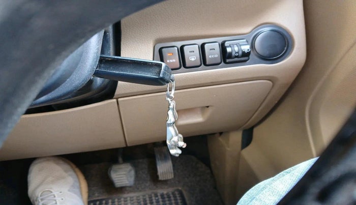 2018 Mahindra TUV300 T6 PLUS, Diesel, Manual, 1,38,603 km, interior