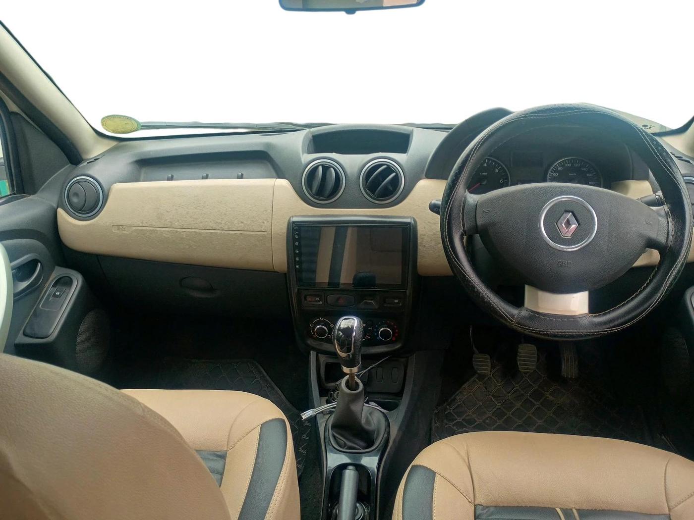 2014 Renault Duster RXL PETROL, CNG, Manual, 56,172 km, interior