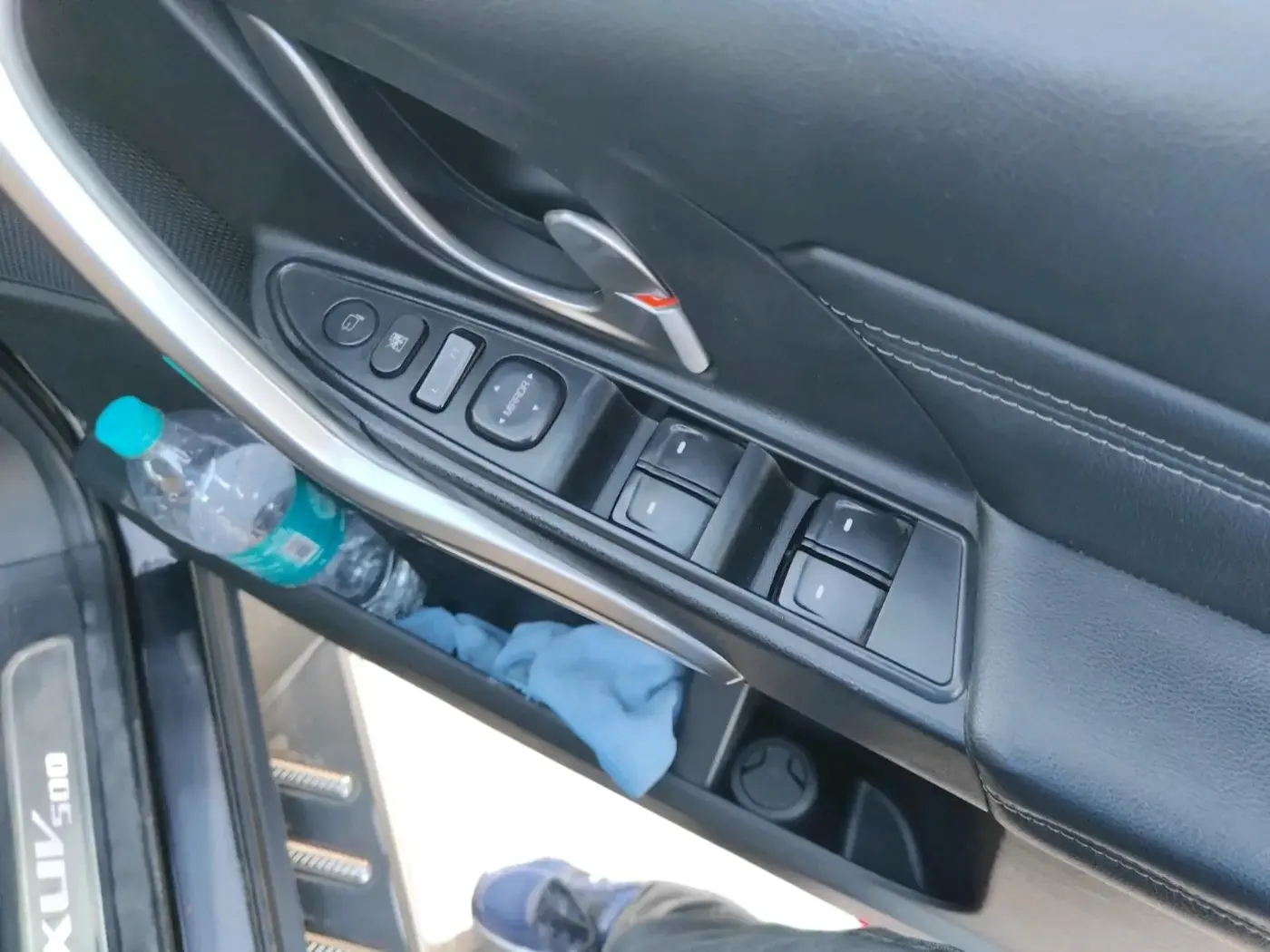 2018 Mahindra XUV500 W11, Diesel, Manual, 68,805 km, interior