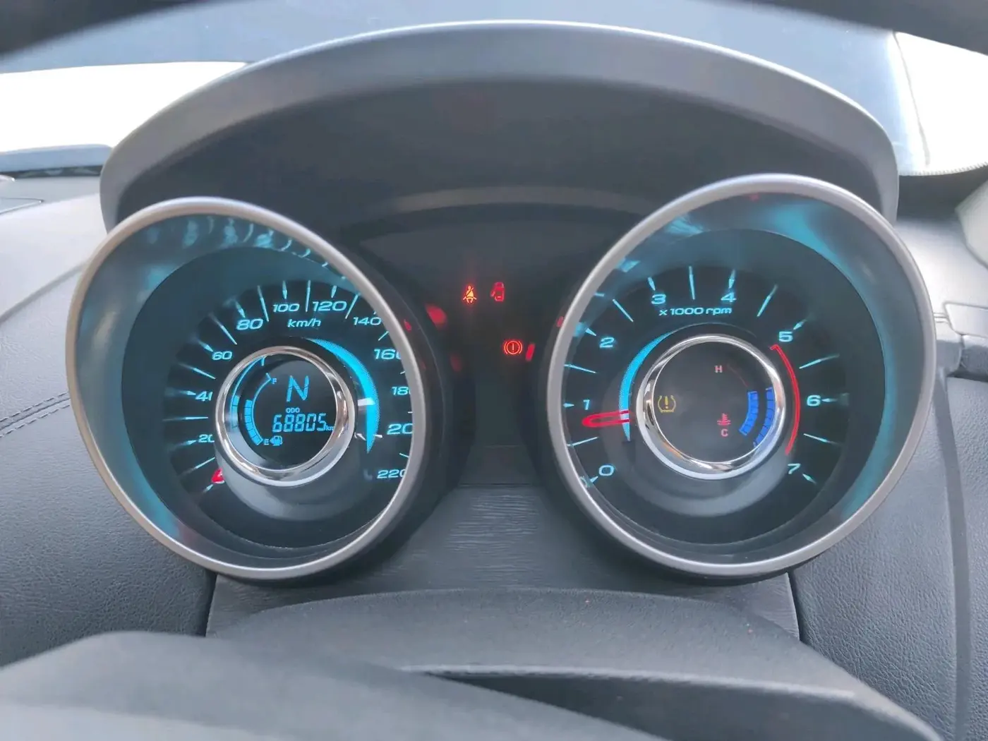 2018 Mahindra XUV500 W11, Diesel, Manual, 68,805 km, interior