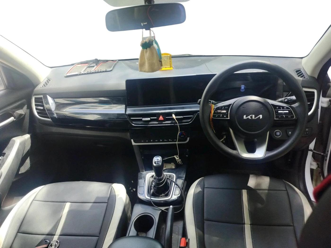 2024 KIA SELTOS  HTK PLUS 1.5 TURBO PETROL IMT, Petrol, Manual, 32,778 km, interior