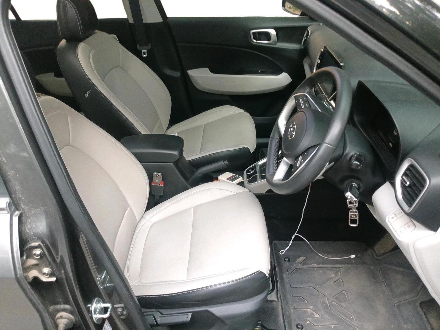 2024 Hyundai VENUE S (O) 1.0 Turbo Petrol DCT, Petrol, Automatic, 4,548 km, interior
