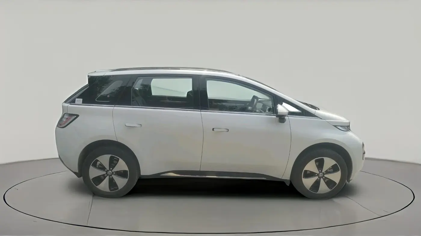 2024 MG Windsor EV Essence, Electric, Automatic, 25,670 km, exterior