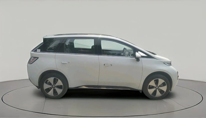 2024 MG Windsor EV Essence, Electric, Automatic, 25,670 km, exterior