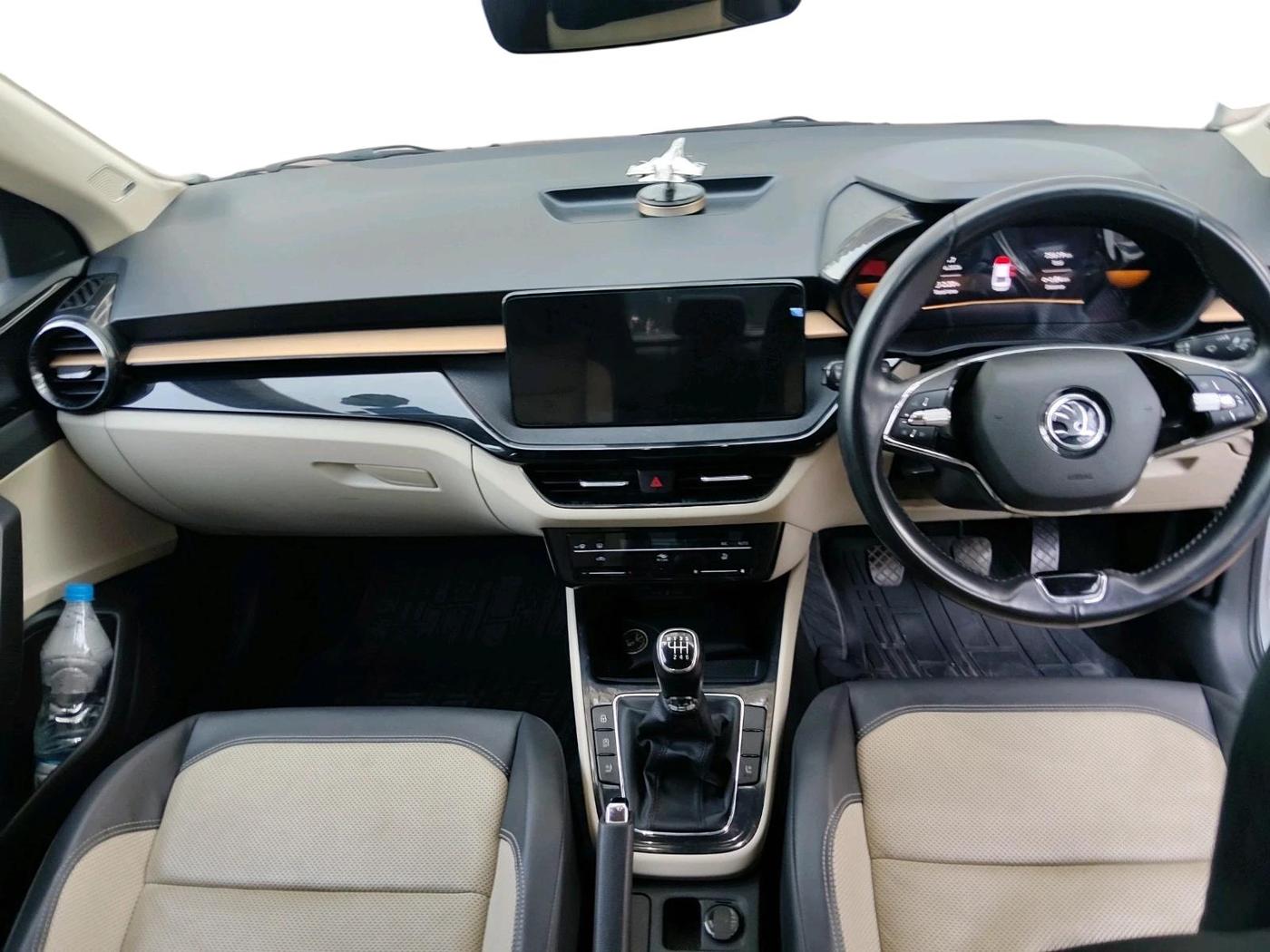 2022 Skoda SLAVIA STYLE 1.5L TSI MT, Petrol, Manual, 75,621 km, interior