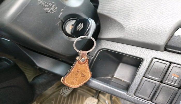 2011 Maruti Wagon R 1.0 VXI, Petrol, Manual, 56,988 km, interior