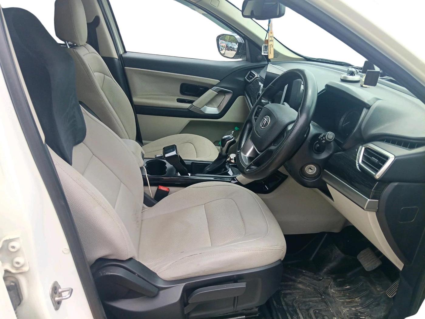 2022 Tata Safari XMA, Diesel, Automatic, 85,864 km, interior