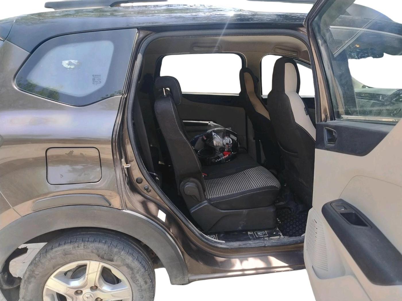 2022 Renault TRIBER RXT, CNG, Manual, 89,165 km, interior