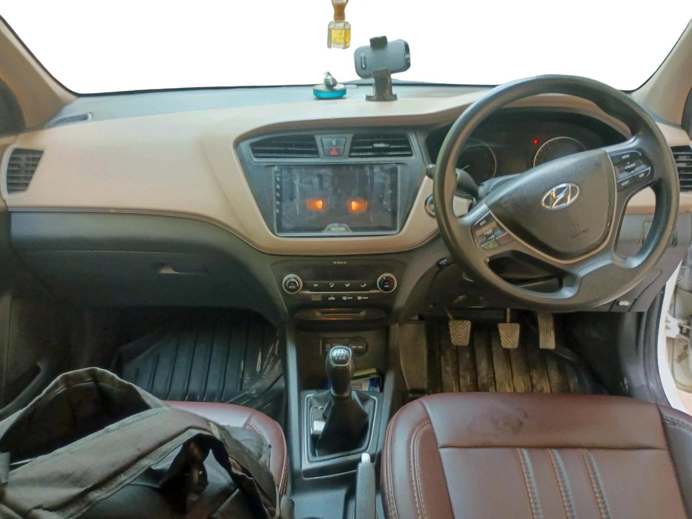2015 Hyundai Elite i20 SPORTZ 1.2 (O), Petrol, Manual, 77,299 km, interior