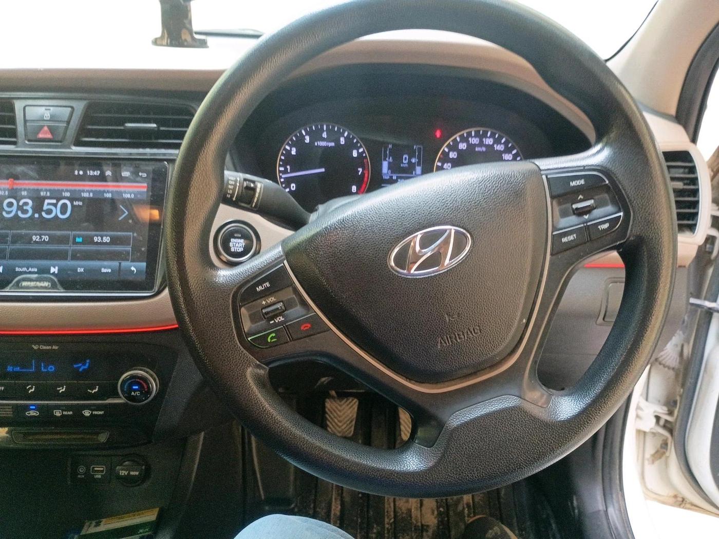 2015 Hyundai Elite i20 SPORTZ 1.2 (O), Petrol, Manual, 77,299 km, interior