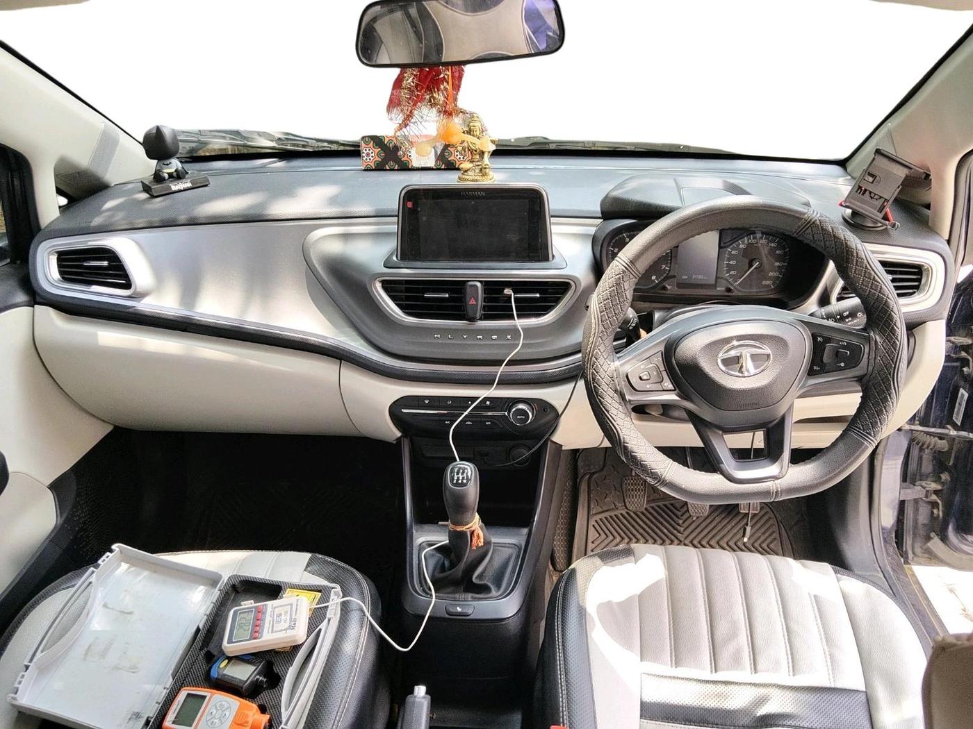 2022 Tata ALTROZ XT PETROL, Petrol, Manual, 34,986 km, interior