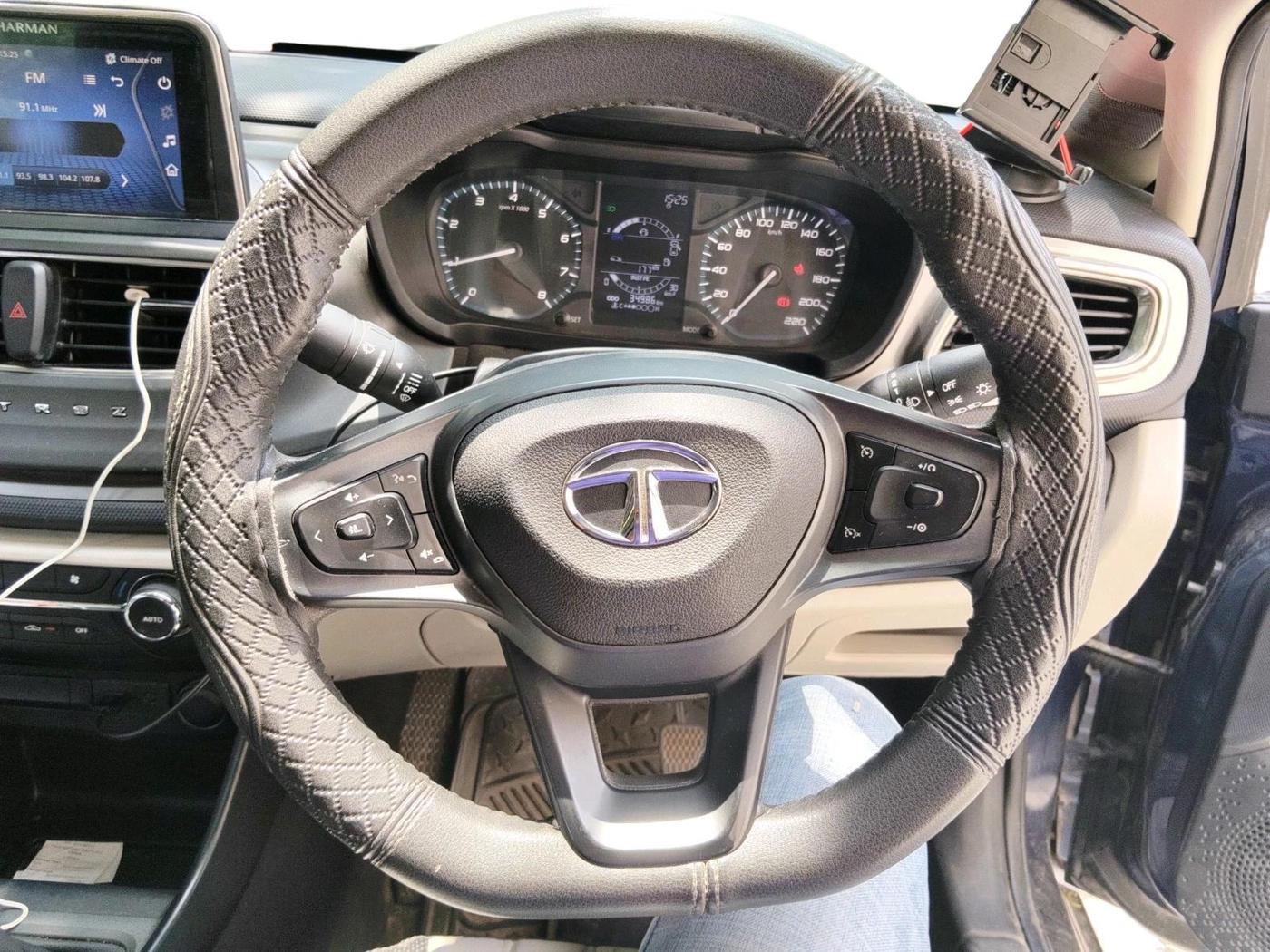 2022 Tata ALTROZ XT PETROL, Petrol, Manual, 34,986 km, interior