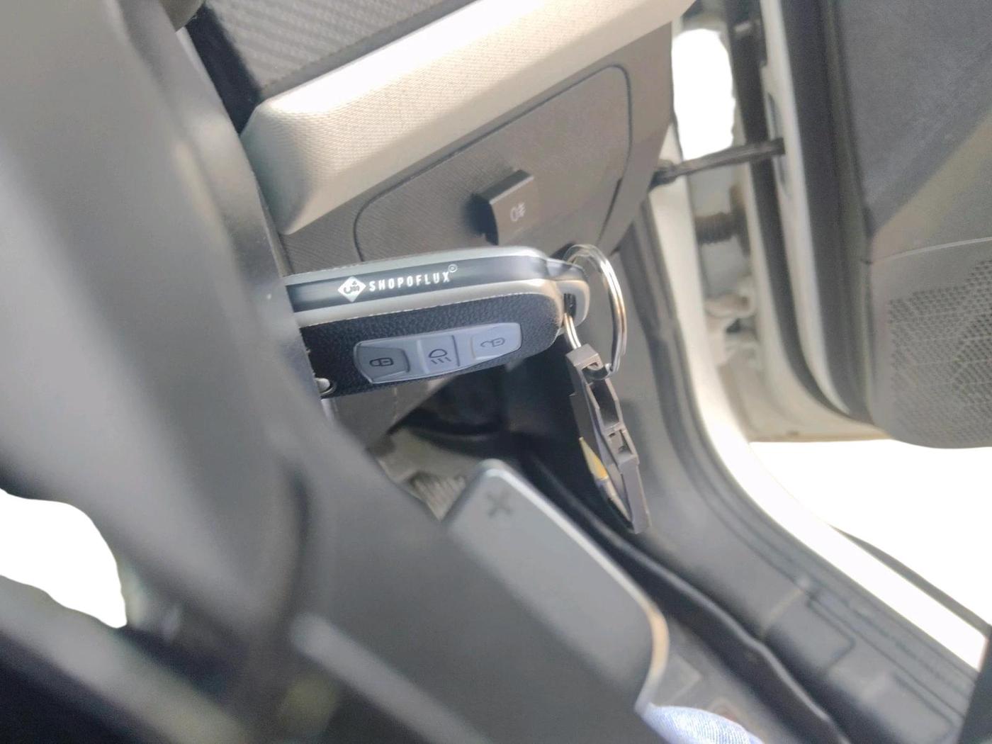 2025 Tata NEXON Pure Plus (S) 1.2 Petrol 6AMT, CNG, Automatic, 12,832 km, interior